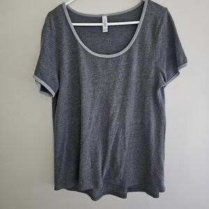 Grey te shirt